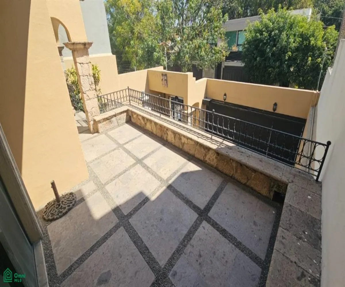 Casa En Venta,Villa Universitaria,Paseo de los Robles 4310, Zapopan, Jalisco 45110, 4 Habitaciones,5 Baños,Paseo de los Robles,3,MX261086569