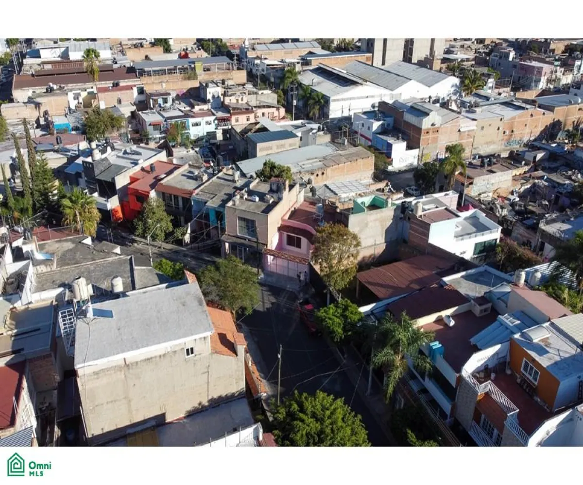 Casa En Venta,Jardines De Santa Isabel,De La Angostura 410 410, Guadalajara, Jalisco 44300, 4 Habitaciones,3 Baños,De La Angostura 410,2,MX261087992