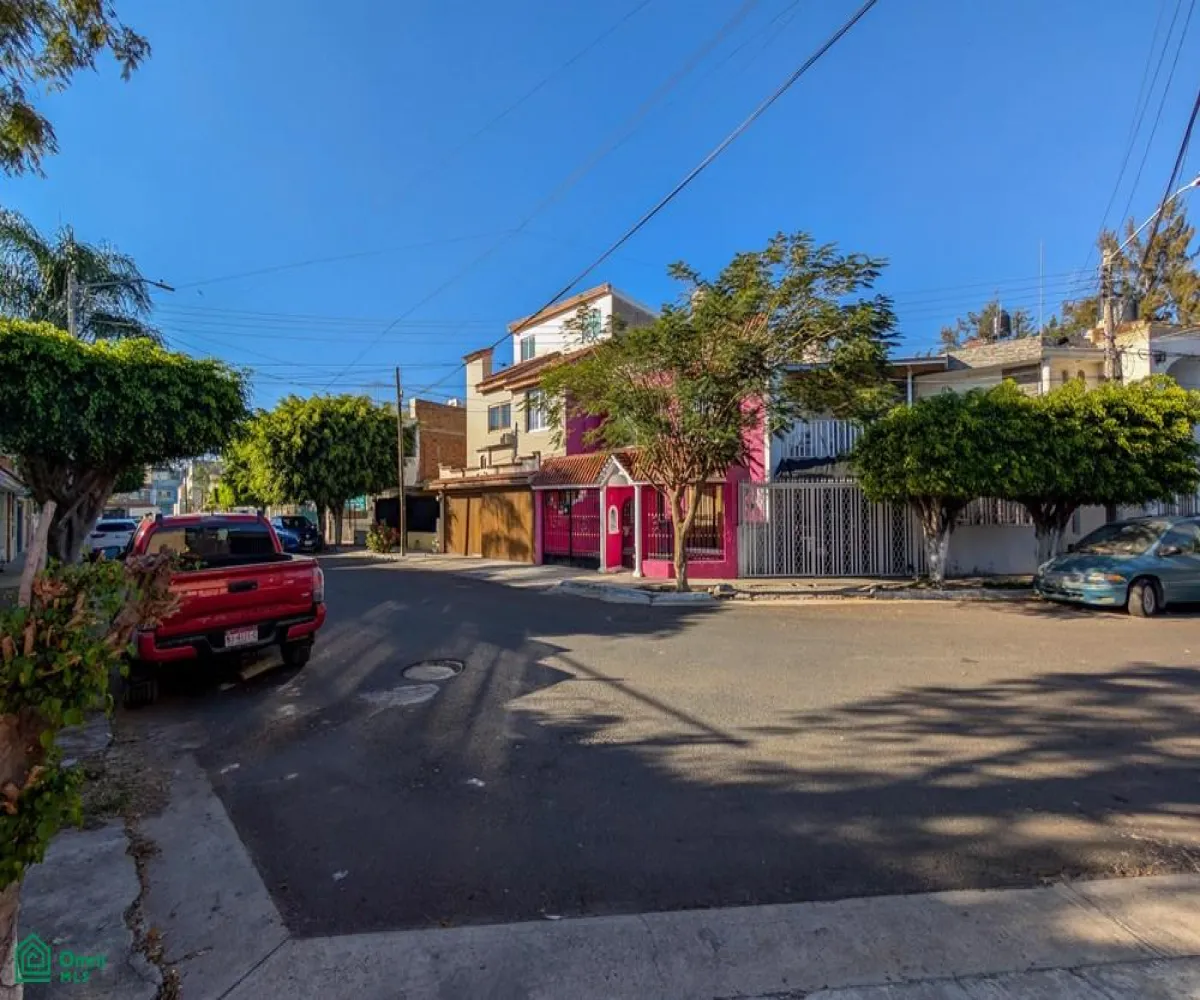 Casa En Venta,Jardines De Santa Isabel,De La Angostura 410 410, Guadalajara, Jalisco 44300, 4 Habitaciones,3 Baños,De La Angostura 410,2,MX261087992