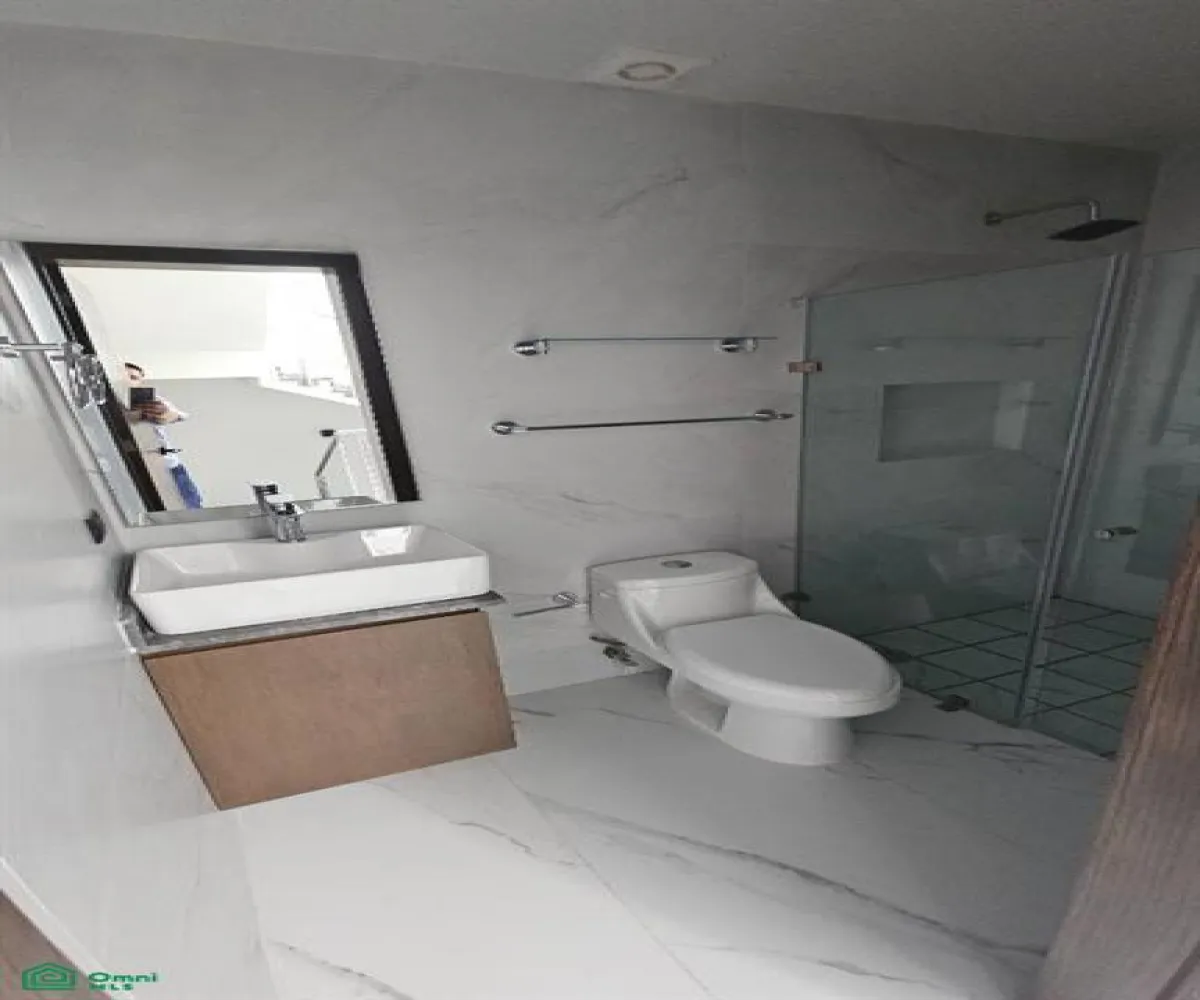 Casa En Venta,Altavista Residencial,Altavista Poniente 303, Int. C - 23, Vitana, Zapopan, Jalisco 45133, 4 Habitaciones,3 Baños,Altavista Poniente,3,MX261088919