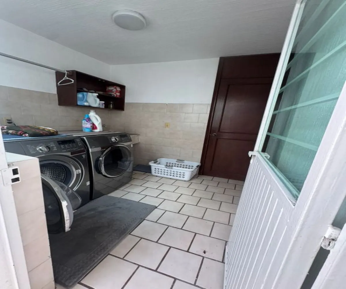 Casa En Venta,Parque de la Castellana,Central 1081, Zapopan, Jalisco 45117, 3 Habitaciones,3 Baños,Central,1,pmf7fQO