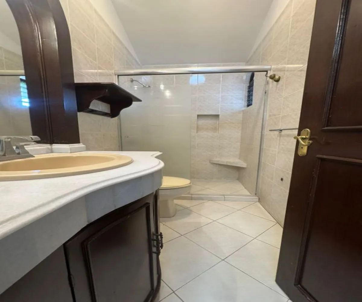 Casa En Venta,Parque de la Castellana,Central 1081, Zapopan, Jalisco 45117, 3 Habitaciones,3 Baños,Central,1,pmf7fQO