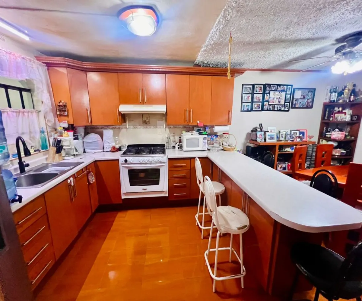 Casa En Venta,Autocinema,Bejar # 863, Guadalajara, Jalisco 44230, 4 Habitaciones,3 Baños,Bejar # ,1,pDt9aoS