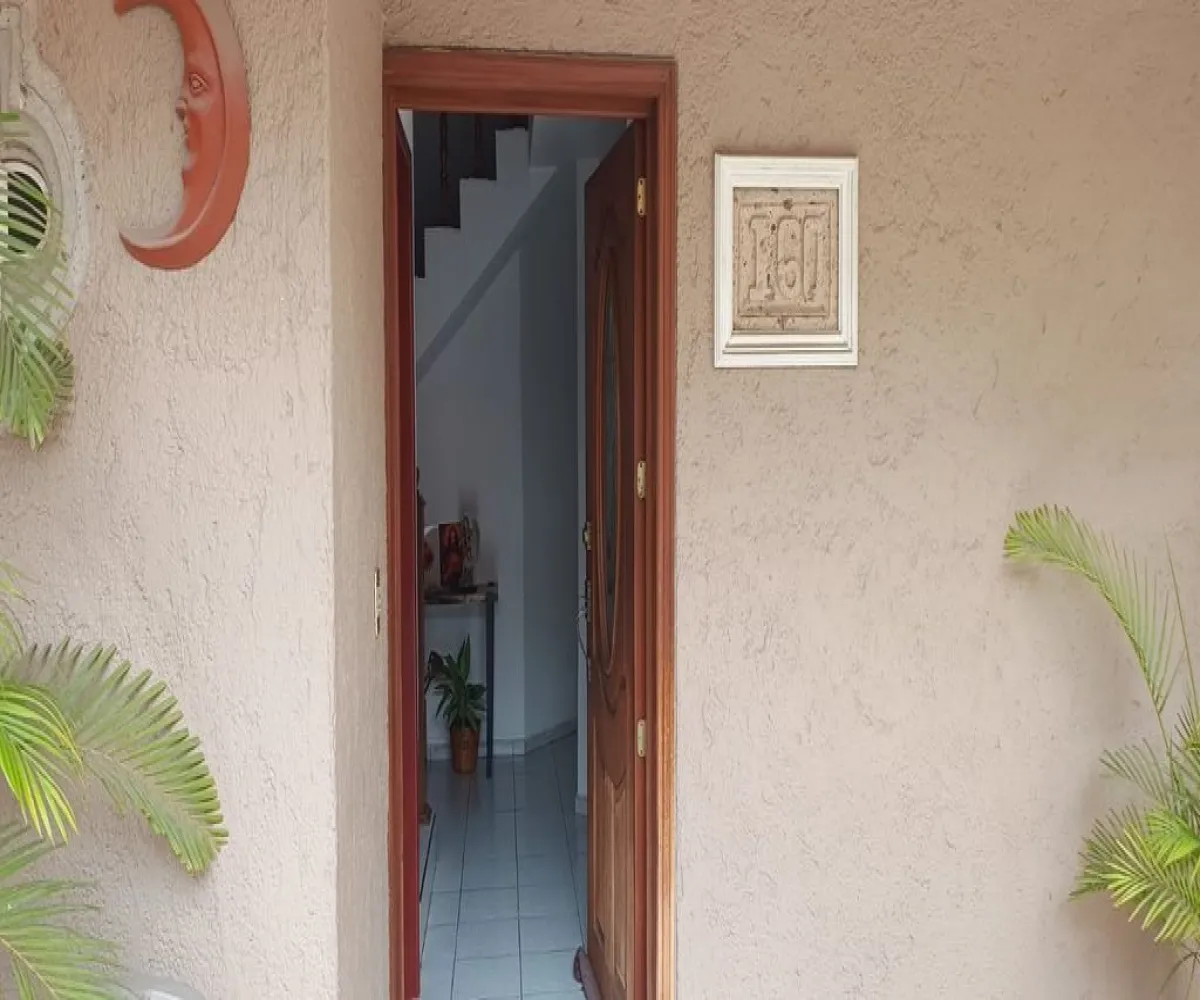 Casa En Venta,Fraccionamiento Revolución,Pelotón Oriente 160, San Pedro Tlaquepaque, Jalisco 45588, 3 Habitaciones,1 Baño,Pelotón Oriente,2,pwZDT6f