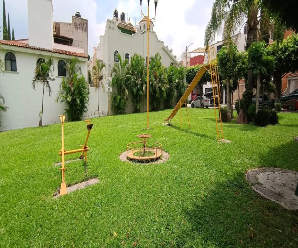 Casa En Venta,Fraccionamiento Revolución,Pelotón Oriente 160, San Pedro Tlaquepaque, Jalisco 45588, 3 Habitaciones,1 Baño,Pelotón Oriente,2,pwZDT6f