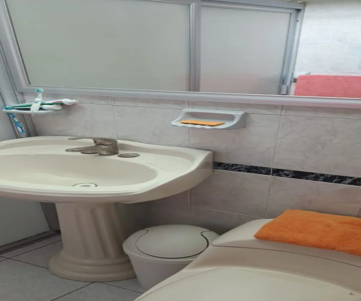 Casa En Venta,Fraccionamiento Revolución,Pelotón Oriente 160, San Pedro Tlaquepaque, Jalisco 45588, 3 Habitaciones,1 Baño,Pelotón Oriente,2,pwZDT6f