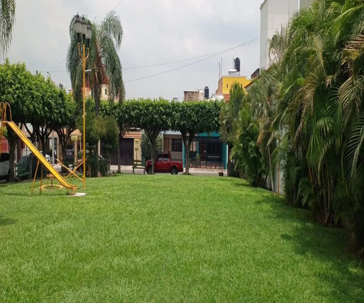 Casa En Venta,Fraccionamiento Revolución,Pelotón Oriente 160, San Pedro Tlaquepaque, Jalisco 45588, 3 Habitaciones,1 Baño,Pelotón Oriente,2,pwZDT6f