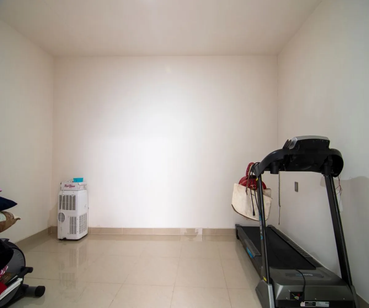 Casa En Venta,La Tuzania Ejidal,Miraflor 929, Zapopan, Jalisco 45138, 4 Habitaciones,3 Baños,Miraflor,1,pbB11Ds