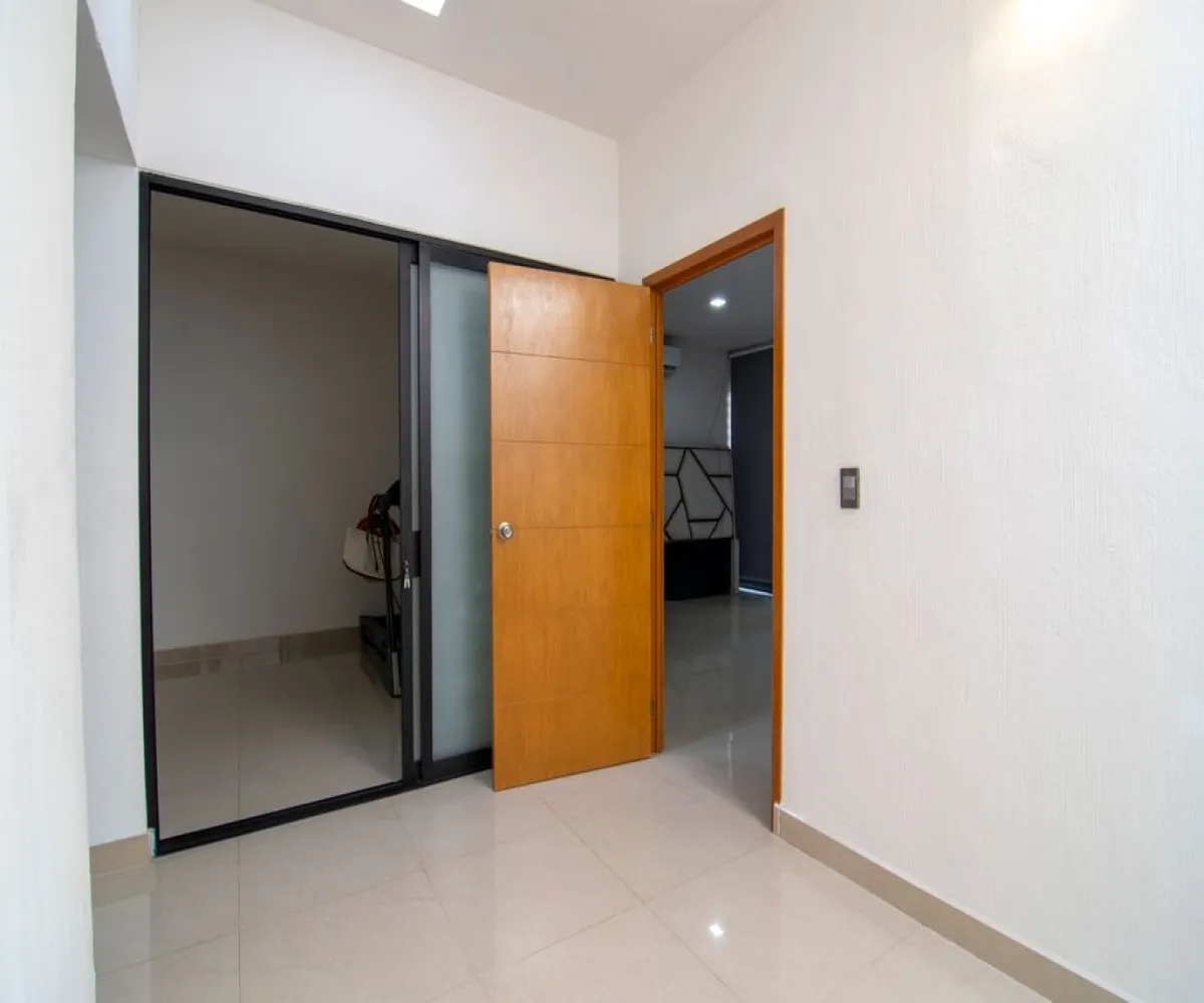 Casa En Venta,La Tuzania Ejidal,Miraflor 929, Zapopan, Jalisco 45138, 4 Habitaciones,3 Baños,Miraflor,1,pbB11Ds