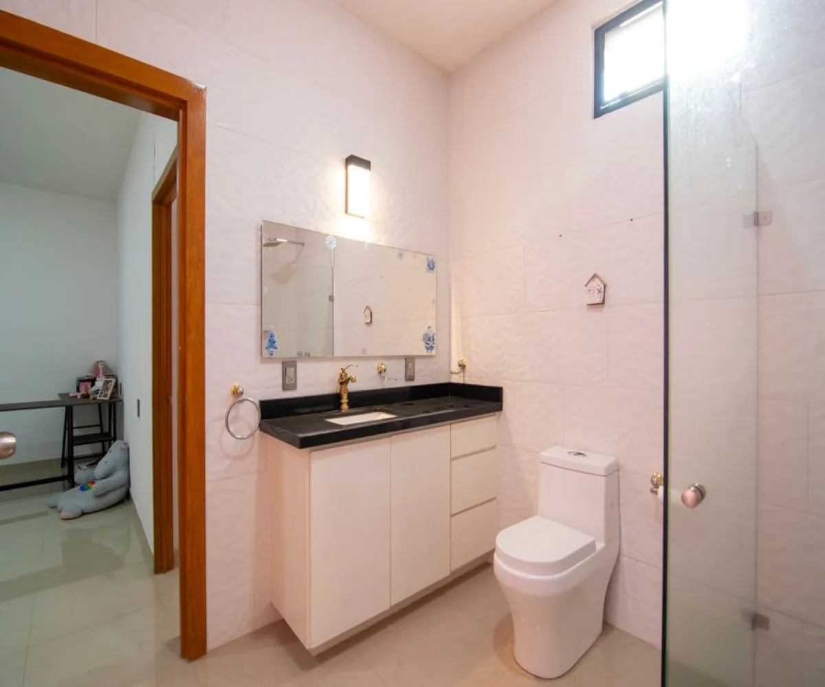 Casa En Venta,La Tuzania Ejidal,Miraflor 929, Zapopan, Jalisco 45138, 4 Habitaciones,3 Baños,Miraflor,1,pbB11Ds