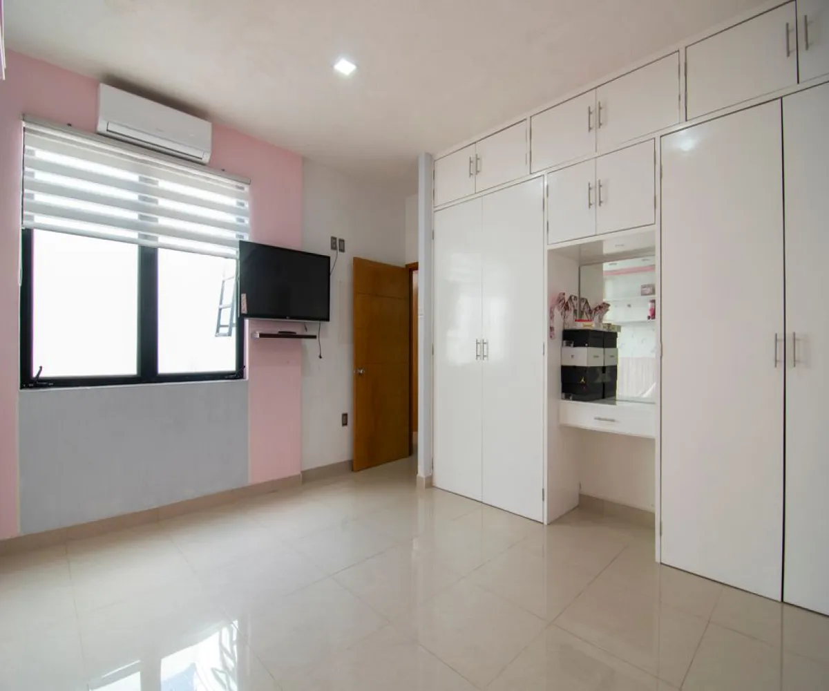 Casa En Venta,La Tuzania Ejidal,Miraflor 929, Zapopan, Jalisco 45138, 4 Habitaciones,3 Baños,Miraflor,1,pbB11Ds