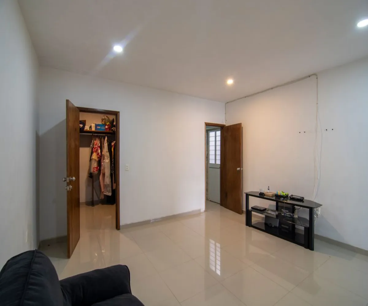 Casa En Venta,La Tuzania Ejidal,Miraflor 929, Zapopan, Jalisco 45138, 4 Habitaciones,3 Baños,Miraflor,1,pbB11Ds