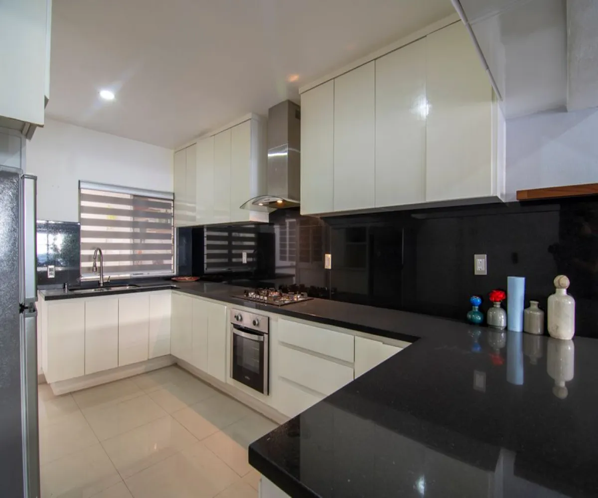 Casa En Venta,La Tuzania Ejidal,Miraflor 929, Zapopan, Jalisco 45138, 4 Habitaciones,3 Baños,Miraflor,1,pbB11Ds