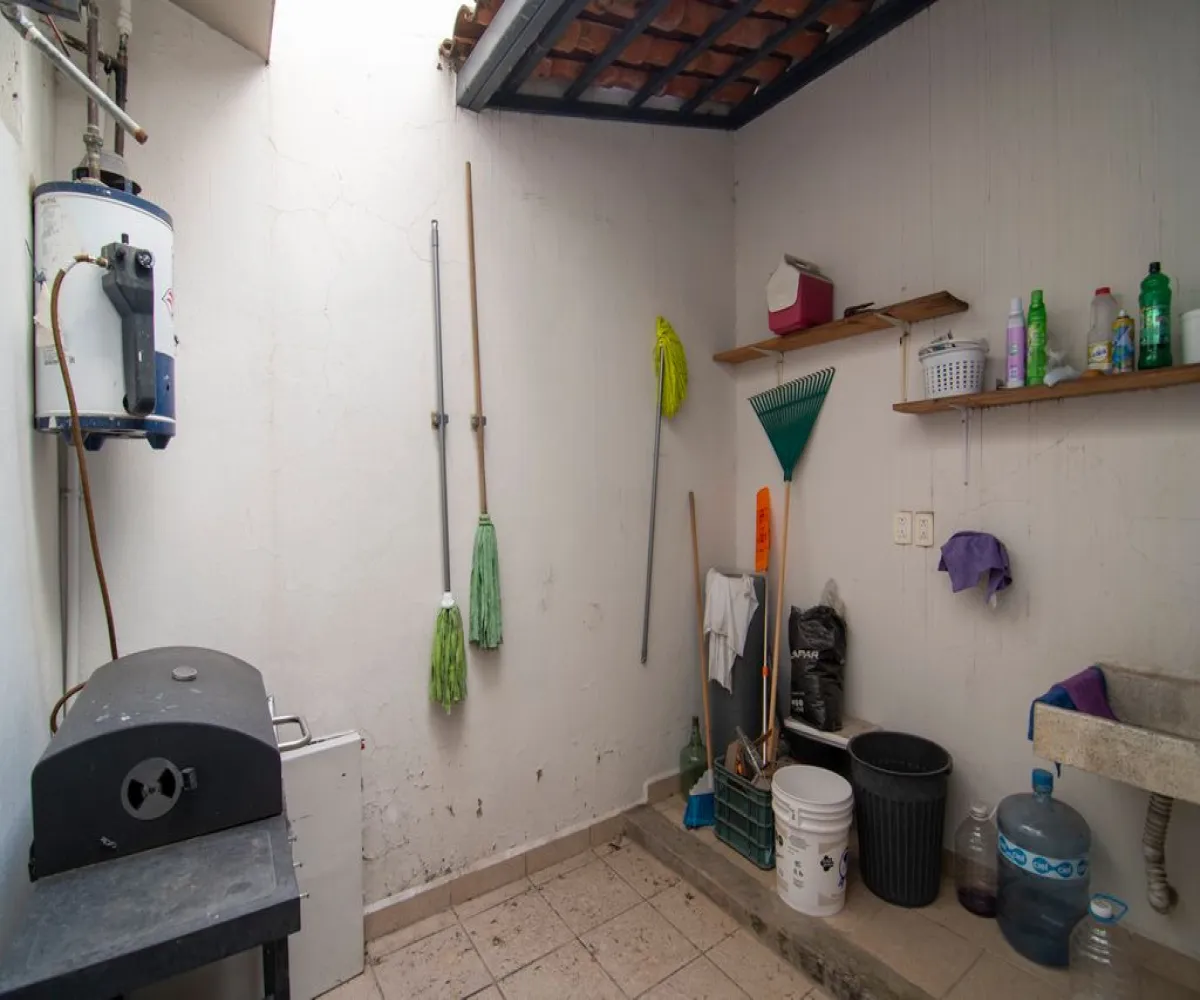 Casa En Venta,La Tuzania Ejidal,Miraflor 929, Zapopan, Jalisco 45138, 4 Habitaciones,3 Baños,Miraflor,1,pbB11Ds