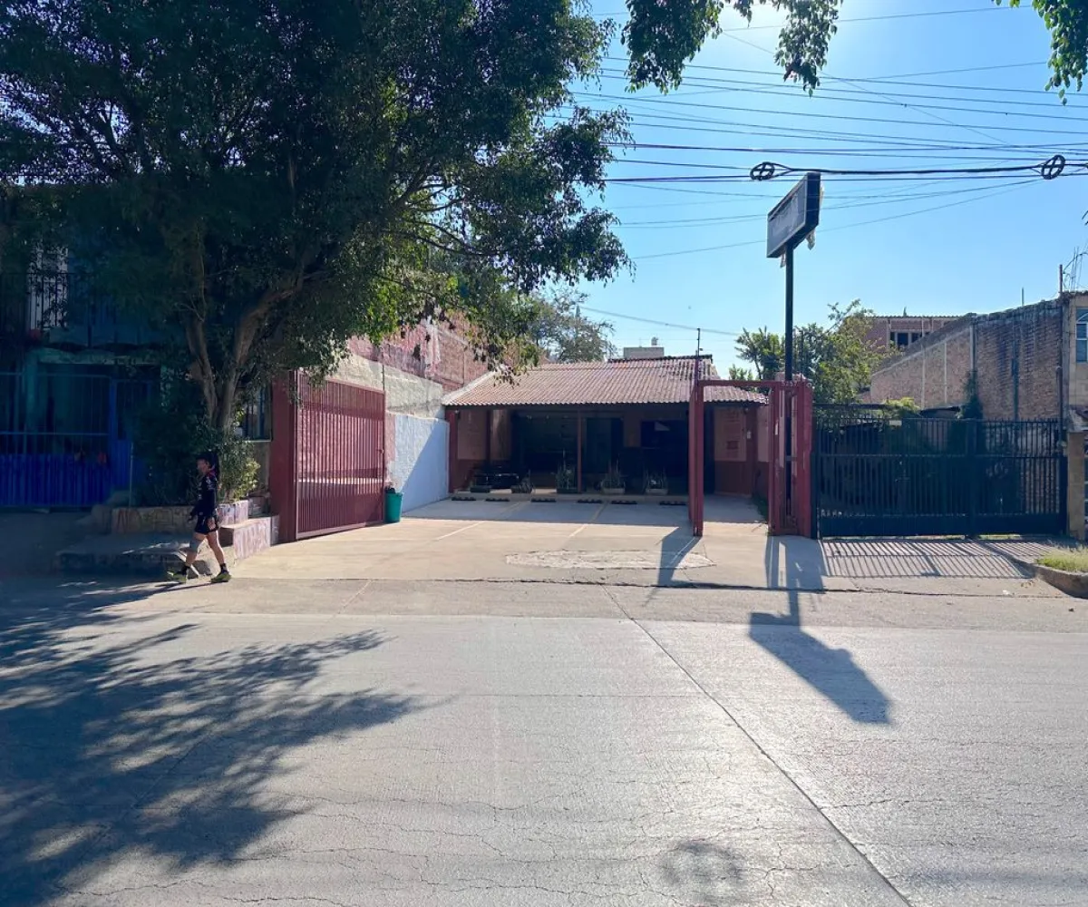 Local En Venta,Las Juntas,Calle Juan de la Barrera 5257, San Pedro Tlaquepaque, Jalisco 45595,4 Baños,Calle Juan de la Barrera,1,pqalAU2