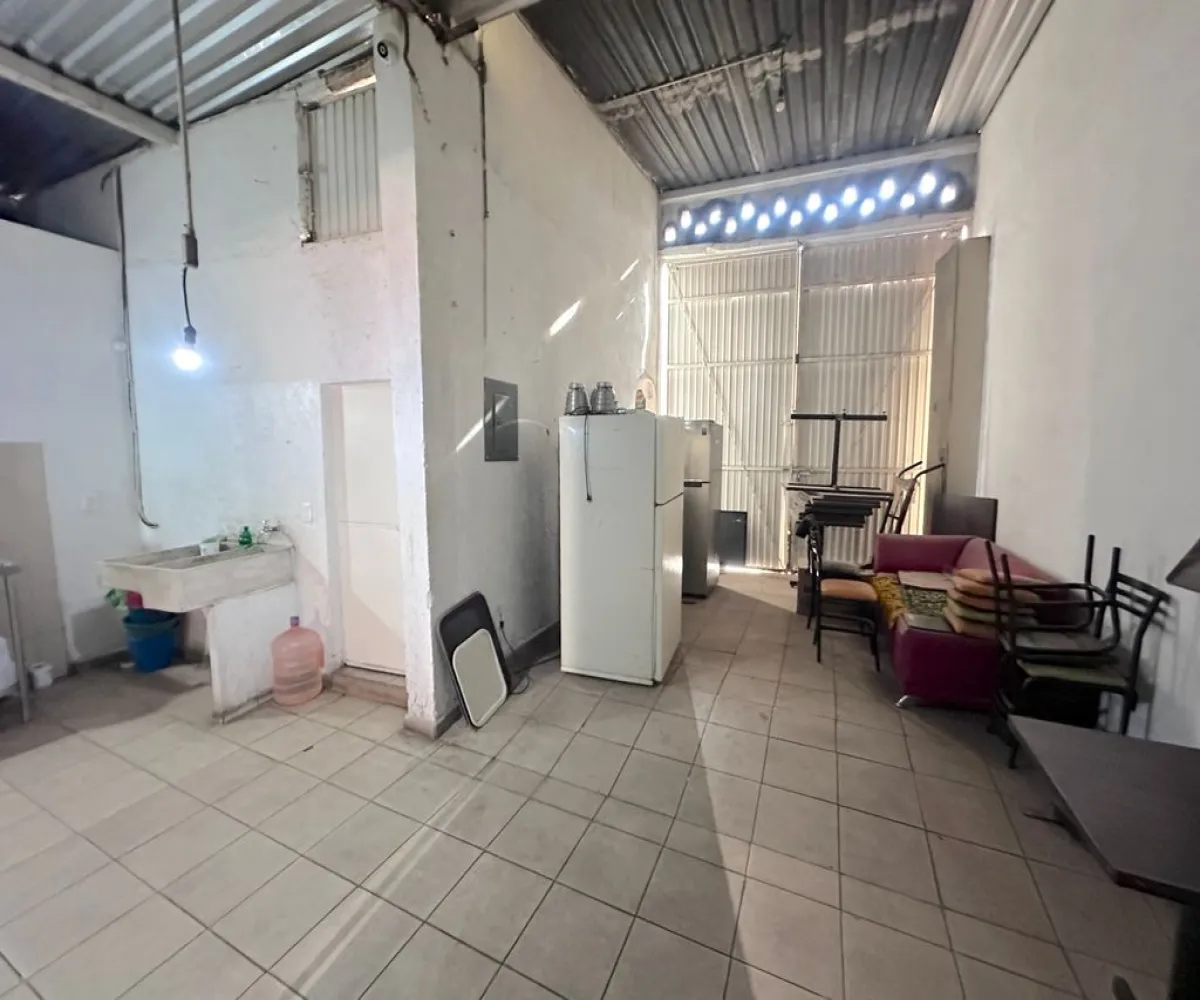 Local En Venta,Las Juntas,Calle Juan de la Barrera 5257, San Pedro Tlaquepaque, Jalisco 45595,4 Baños,Calle Juan de la Barrera,1,pqalAU2