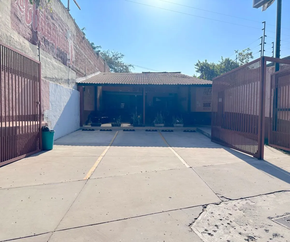 Local En Venta,Las Juntas,Calle Juan de la Barrera 5257, San Pedro Tlaquepaque, Jalisco 45595,4 Baños,Calle Juan de la Barrera,1,pqalAU2