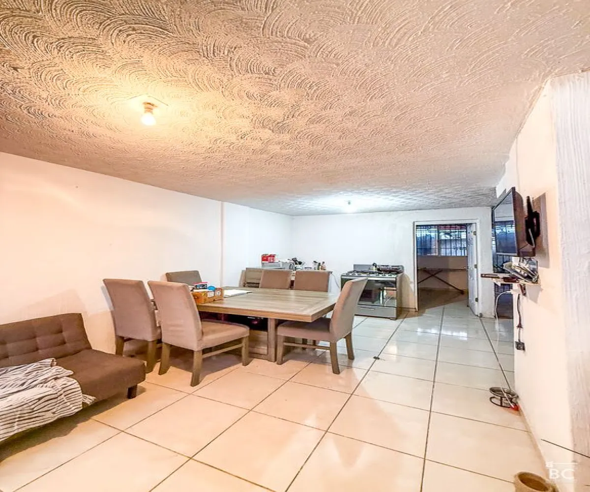 Casa En Venta,Jardines del Valle,Avenida del Valle 32, Zapopan, Jalisco 45138, 3 Habitaciones,1 Baño,Avenida del Valle,2,p96eGoK