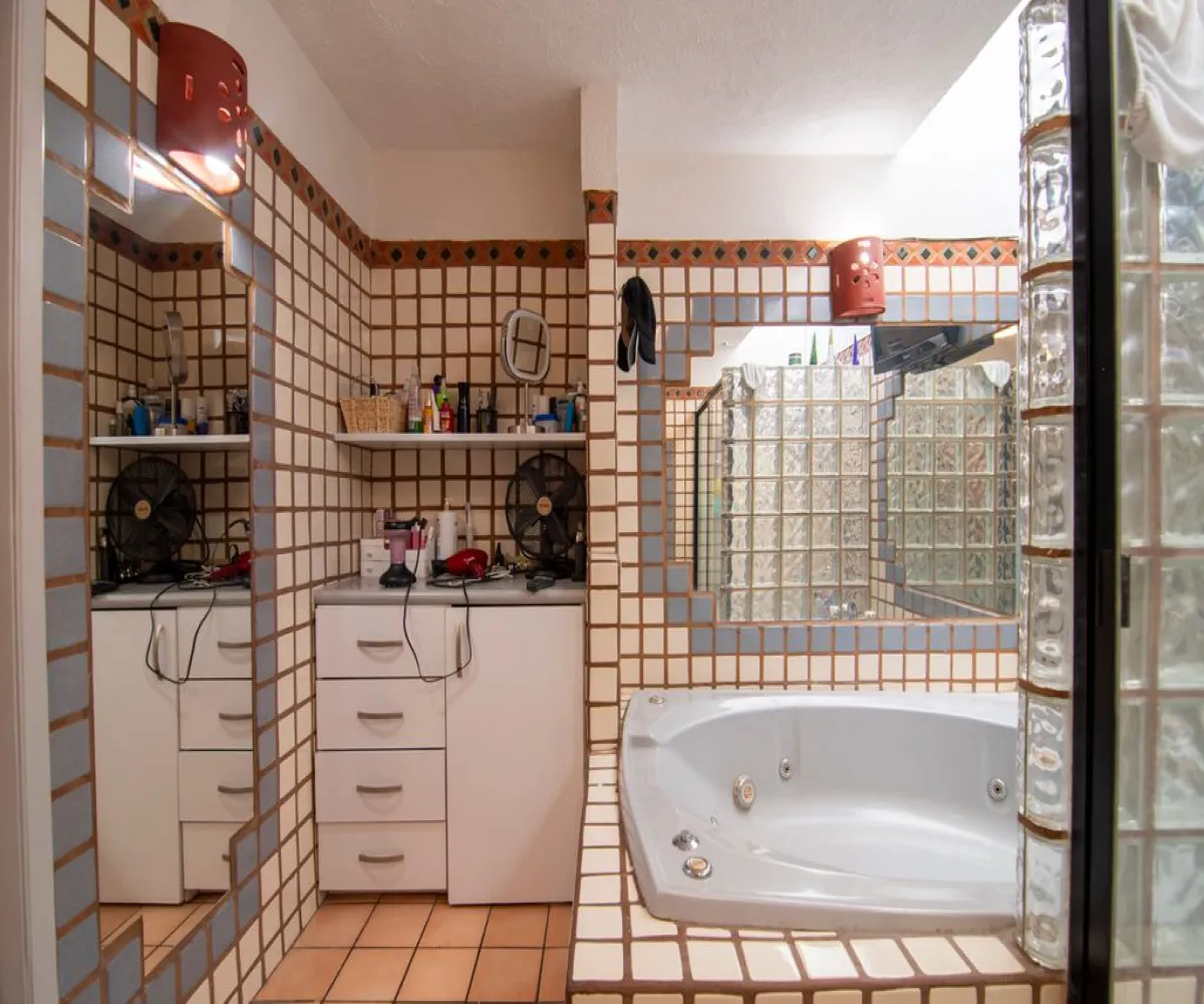 Casa En Venta,Parque Regency,Avenida Naciones Unidas 5859, Zapopan, Jalisco 45117, 4 Habitaciones,2 Baños,Avenida Naciones Unidas,1,pTdymjK