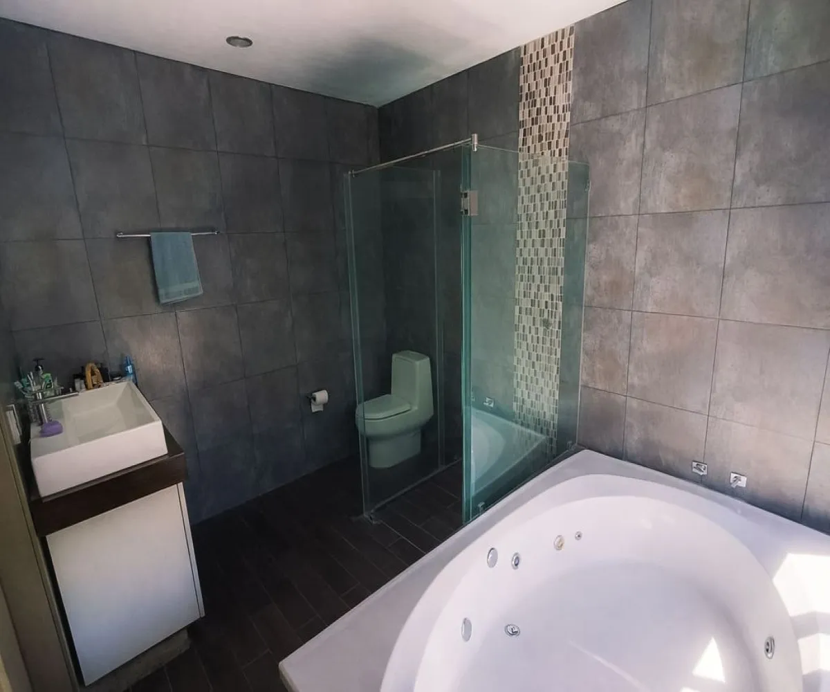 Casa En Venta,Fraccionamiento Villa Verona,Avenida Verona 7500, Zapopan, Jalisco 45110, 3 Habitaciones,4 Baños,Avenida Verona,2,p7tkyUM