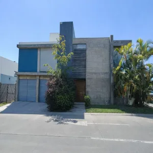 Casa En Venta,Fraccionamiento Villa Verona,Avenida Verona 7500, Zapopan, Jalisco 45110, 3 Habitaciones,4 Baños,Avenida Verona,2,p7tkyUM