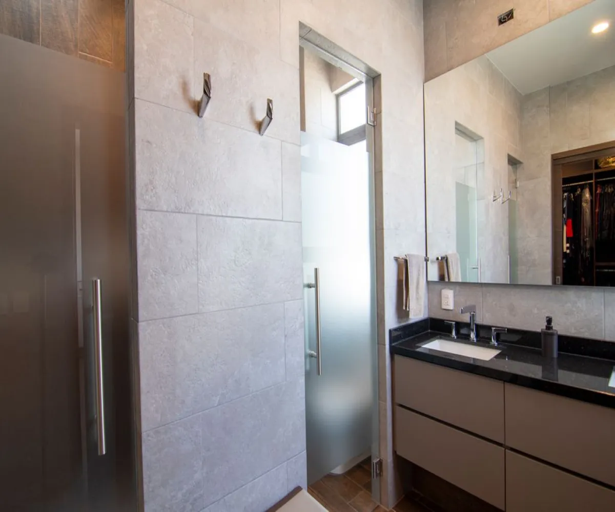 Casa En Venta,El Manantial,La Romana 222, Tlajomulco de Zúñiga, Jalisco 45645, 4 Habitaciones,4 Baños,La Romana,1,pjTdCR4
