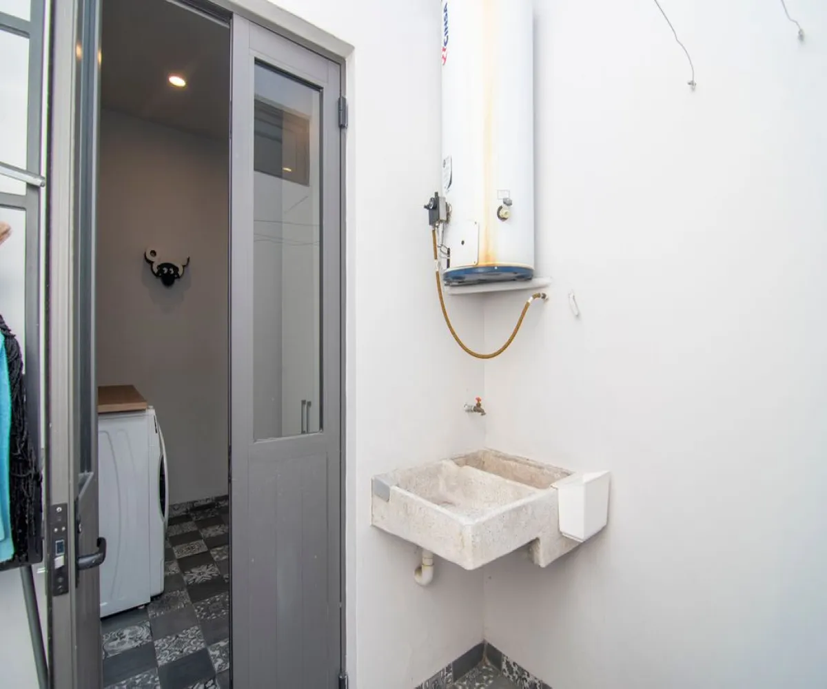 Casa En Venta,El Manantial,La Romana 222, Tlajomulco de Zúñiga, Jalisco 45645, 4 Habitaciones,4 Baños,La Romana,1,pjTdCR4