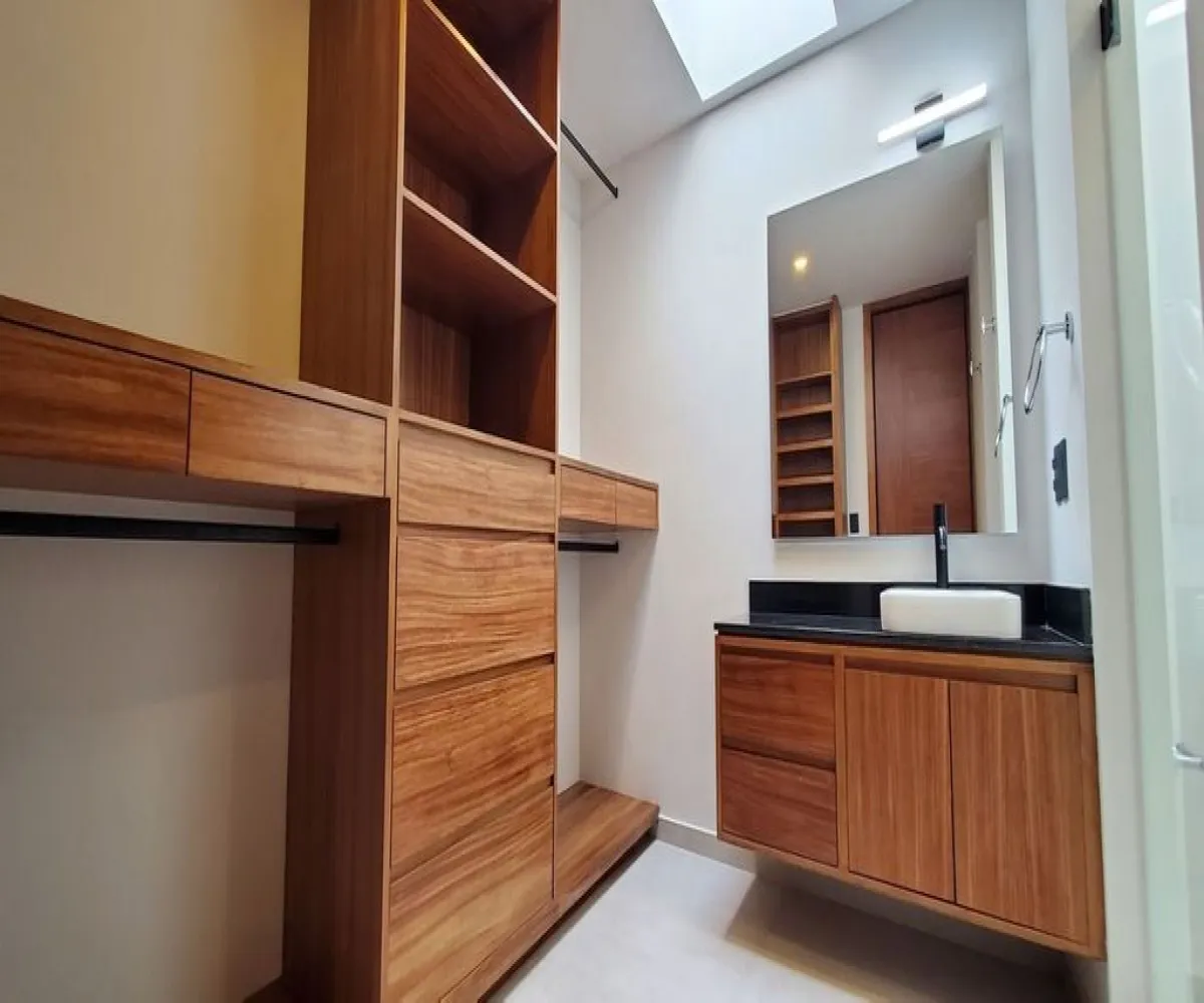 Casa En Venta,Valle Real,Paseo San Luis 2165, Zapopan, Jalisco 45019, 4 Habitaciones,4 Baños,Paseo San Luis,2,pvkK2Sn