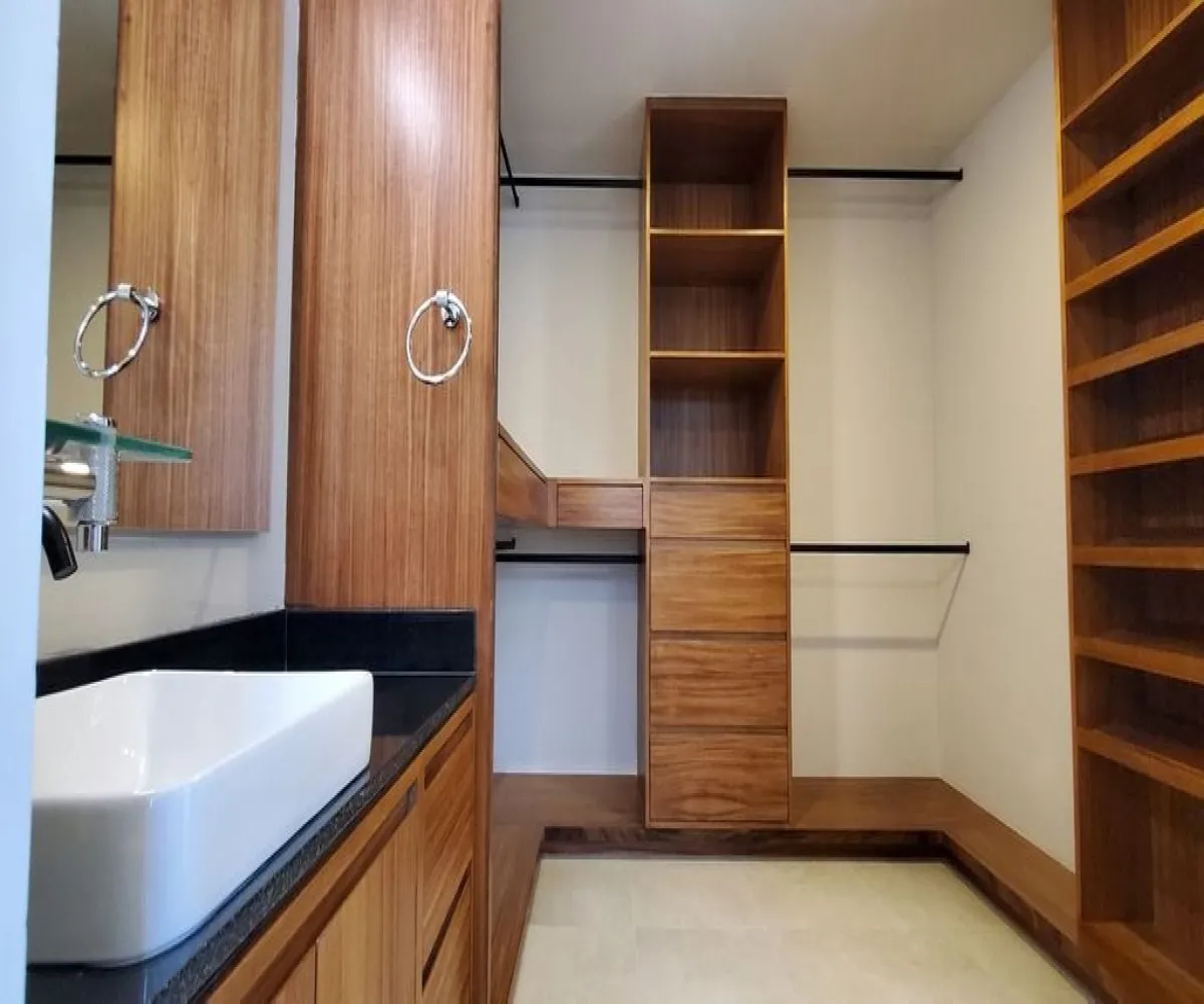 Casa En Venta,Valle Real,Paseo San Luis 2165, Zapopan, Jalisco 45019, 4 Habitaciones,4 Baños,Paseo San Luis,2,pvkK2Sn