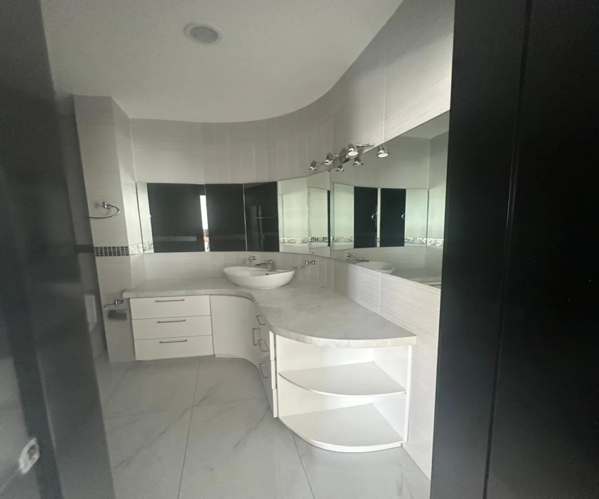 Casa En Venta,Valle Real,Av. Santa Margarita 4050, Zapopan, Jalisco 45019, 4 Habitaciones,3 Baños,NOVATERRA,Av. Santa Margarita,3,723320