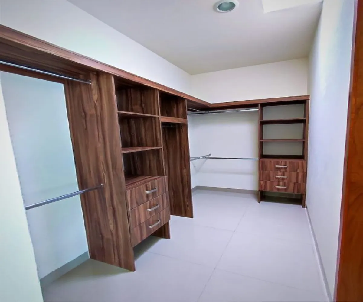 Casa En Venta,El Alcázar (Casa Fuerte),roble S/N, Tlajomulco de Zúñiga, Jalisco 45645, 3 Habitaciones,2 Baños,roble,2,pbb9n7z