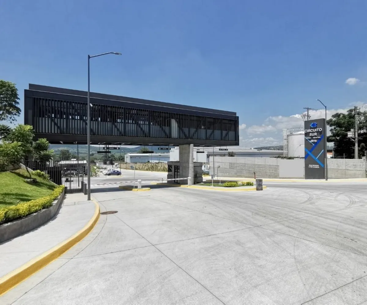 En Renta,Santa Cruz de las Flores,Carretera San Isidro Mazatepec S/N, Tlajomulco de Zúñiga, Jalisco 45640,1 Baño,Carretera San Isidro Mazatepec,pXVrvPf