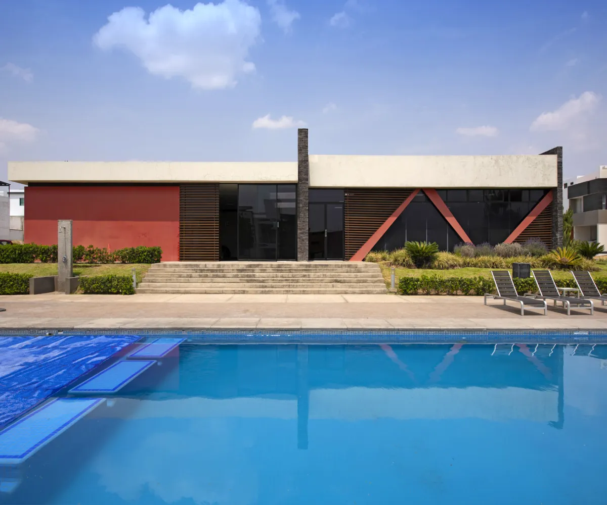 La casa club de Valle imperial está equipada con Alberca La casa club de Valle imperial está equipada con Alberca