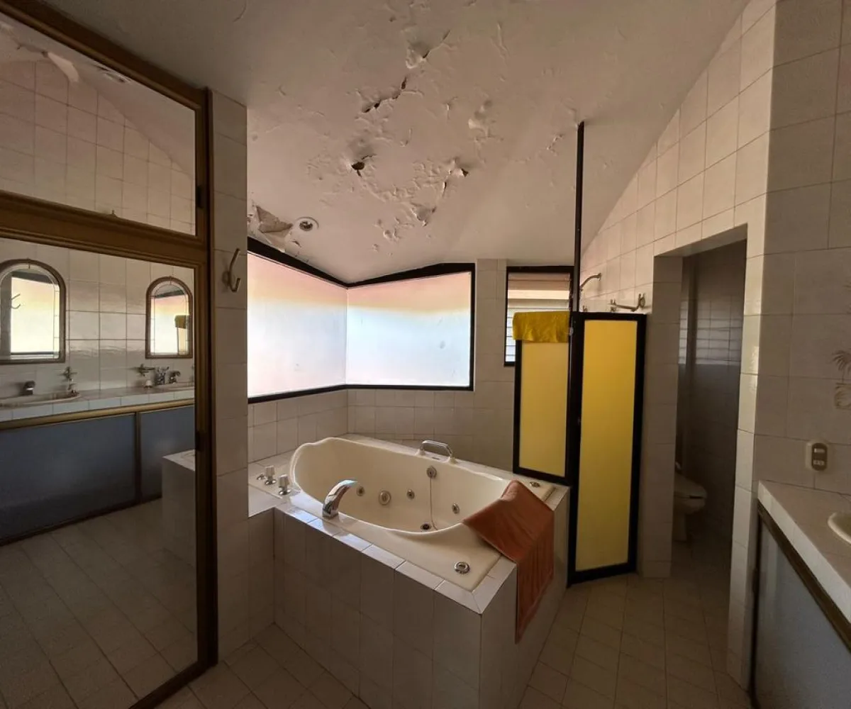 Casa En Venta,Bugambilias,Rtno. de Las Amapolas 2381, Zapopan, Jalisco 45238, 4 Habitaciones,3 Baños,Rtno. de Las Amapolas,2,pePGyPB Casa En Venta,Bugambilias,Rtno. de Las Amapolas 2381, Zapopan, Jalisco 45238, 4 Habitaciones,3 Baños,Rtno. de Las Amapolas,2,pePGyPB