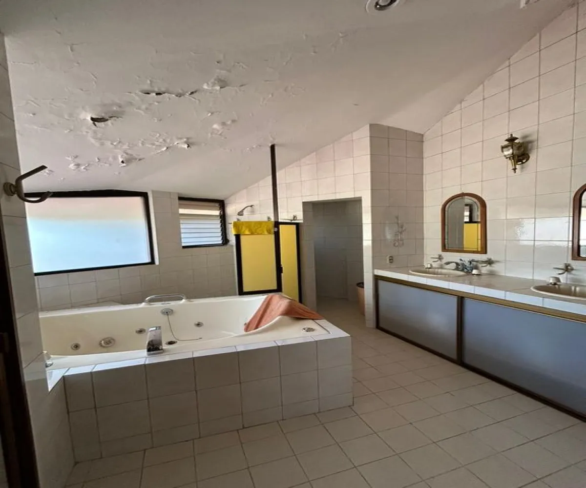 Casa En Venta,Bugambilias,Rtno. de Las Amapolas 2381, Zapopan, Jalisco 45238, 4 Habitaciones,3 Baños,Rtno. de Las Amapolas,2,pePGyPB Casa En Venta,Bugambilias,Rtno. de Las Amapolas 2381, Zapopan, Jalisco 45238, 4 Habitaciones,3 Baños,Rtno. de Las Amapolas,2,pePGyPB