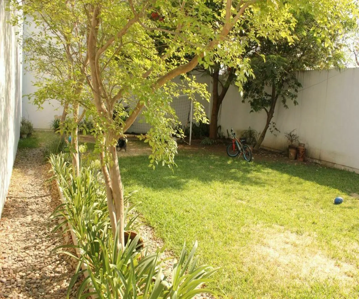 Casa En Venta,Jardín Real,Jardín de las Flores 251, Zapopan, Jalisco 45136, 3 Habitaciones,3 Baños,Jardín de las Flores,2,pdPyUTI