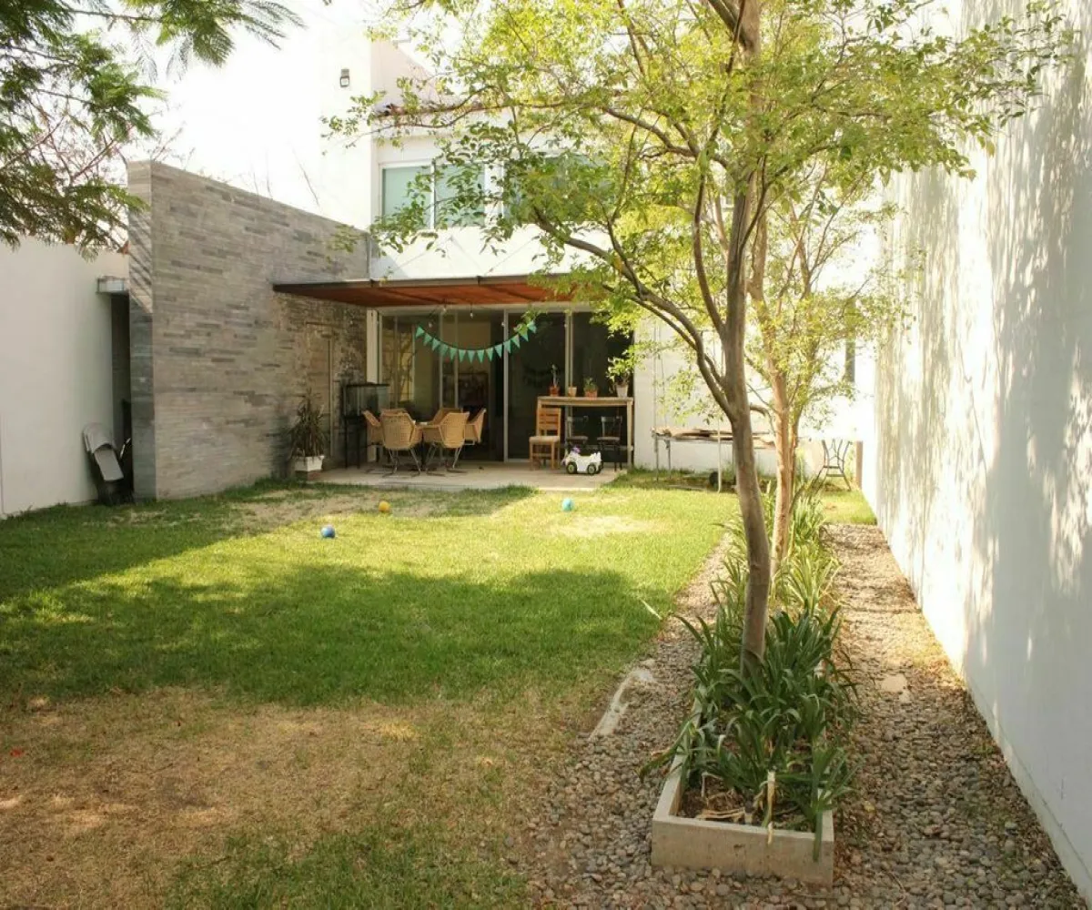 Casa En Venta,Jardín Real,Jardín de las Flores 251, Zapopan, Jalisco 45136, 3 Habitaciones,3 Baños,Jardín de las Flores,2,pdPyUTI