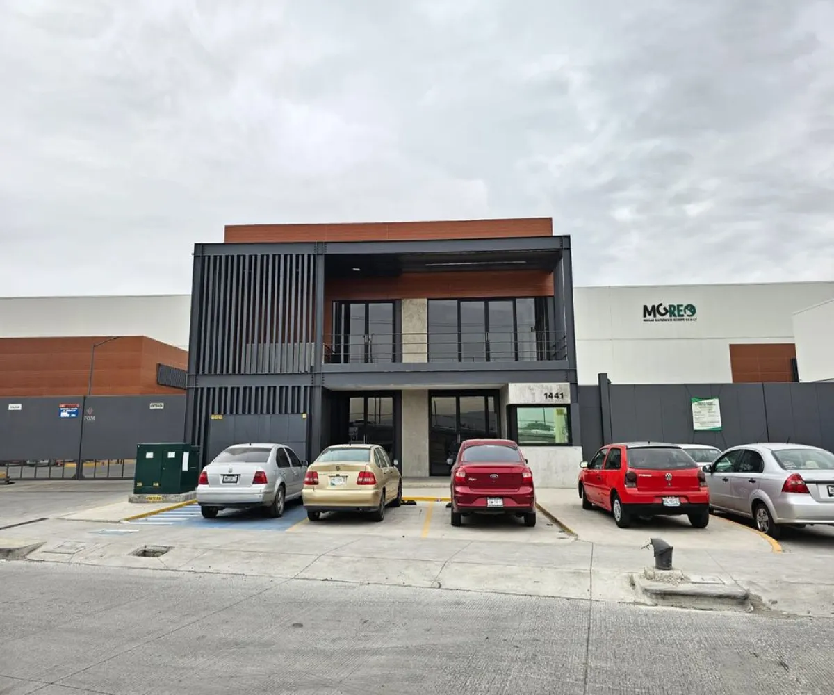 Local En Renta,Real Del Valle,Av. Adolf B. Honr Jr, 0, Tlajomulco de Zúñiga, Jalisco 45654,Av. Adolf B. Honr Jr,pQFx94D