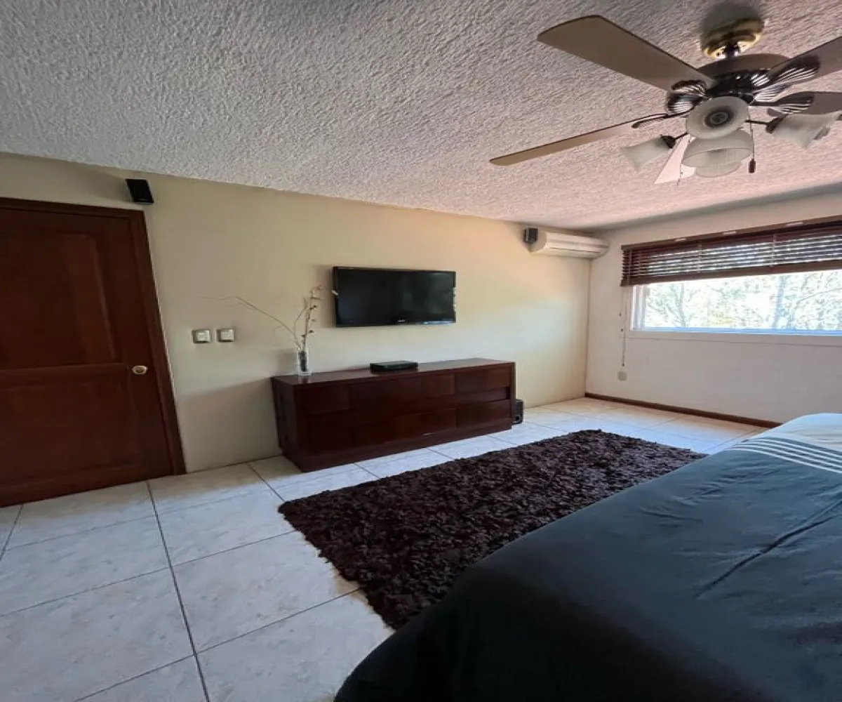 Casa En Venta,Ciudad Bugambilias,Avenida del Reno Poniente 4154, Zapopan, Jalisco 45237, 3 Habitaciones,3 Baños,Avenida del Reno Poniente,2,poovzP0