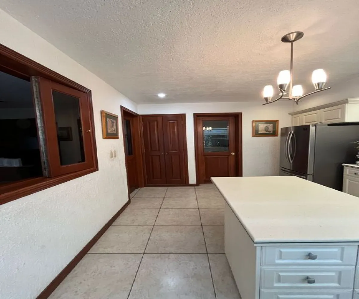 Casa En Venta,Ciudad Bugambilias,Avenida del Reno Poniente 4154, Zapopan, Jalisco 45237, 3 Habitaciones,3 Baños,Avenida del Reno Poniente,2,poovzP0