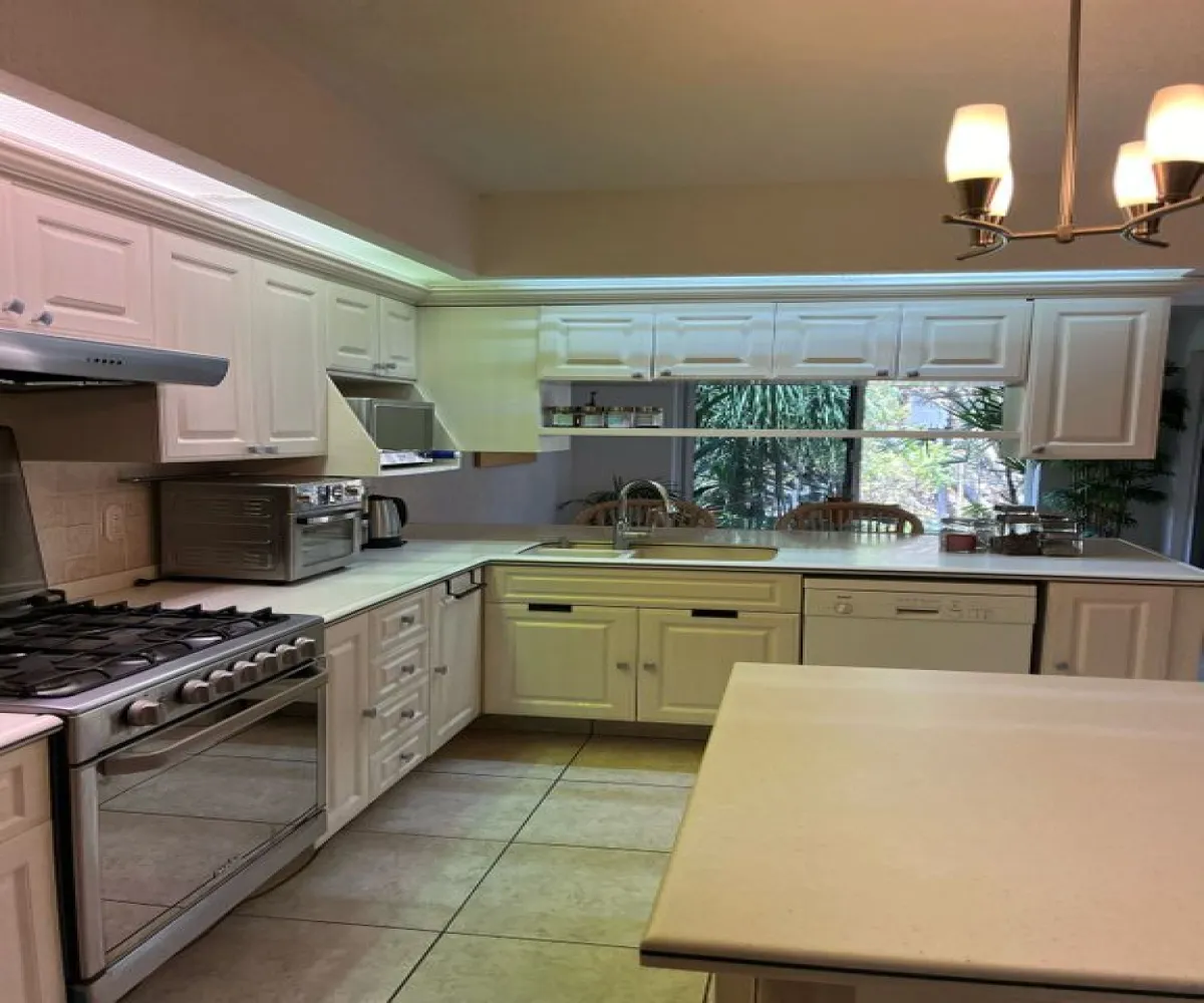 Casa En Venta,Ciudad Bugambilias,Avenida del Reno Poniente 4154, Zapopan, Jalisco 45237, 3 Habitaciones,3 Baños,Avenida del Reno Poniente,2,poovzP0