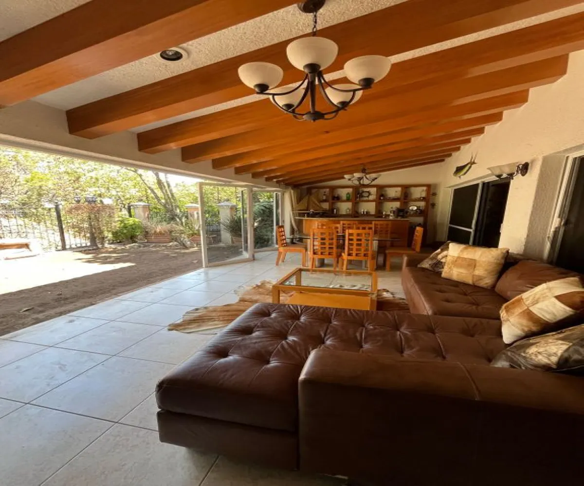 Casa En Venta,Ciudad Bugambilias,Avenida del Reno Poniente 4154, Zapopan, Jalisco 45237, 3 Habitaciones,3 Baños,Avenida del Reno Poniente,2,poovzP0