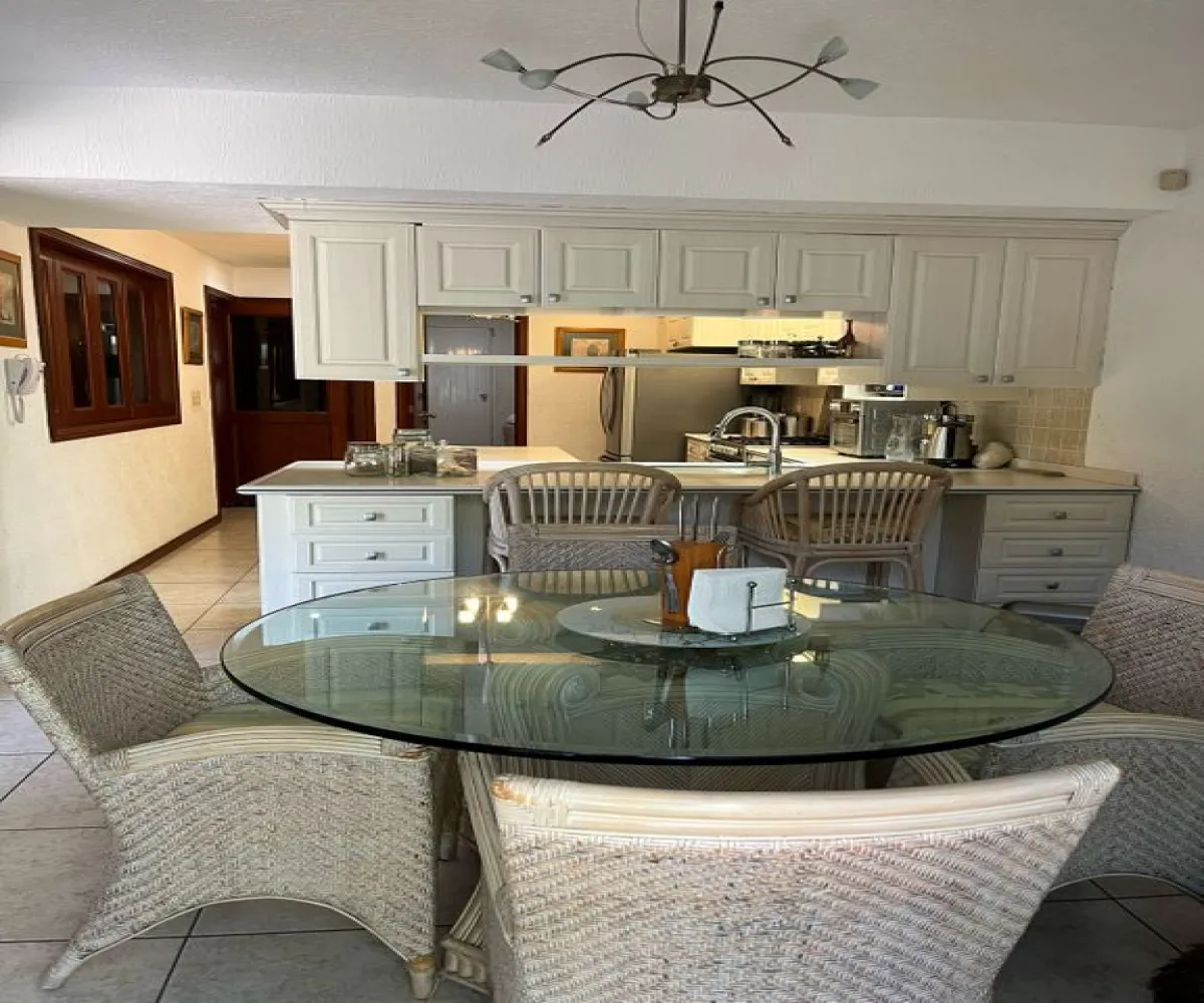 Casa En Venta,Ciudad Bugambilias,Avenida del Reno Poniente 4154, Zapopan, Jalisco 45237, 3 Habitaciones,3 Baños,Avenida del Reno Poniente,2,poovzP0