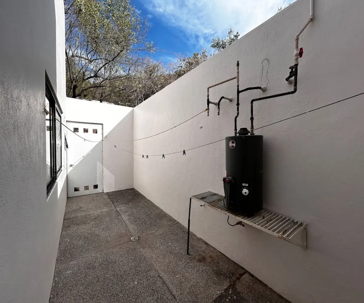 Casa En Venta,San Isidro,bosque de los colomos 47, Zapopan, Jalisco 45133, 5 Habitaciones,4 Baños,bosque de los colomos,2,p2WmpY9 Casa En Venta,San Isidro,bosque de los colomos 47, Zapopan, Jalisco 45133, 5 Habitaciones,4 Baños,bosque de los colomos,2,p2WmpY9