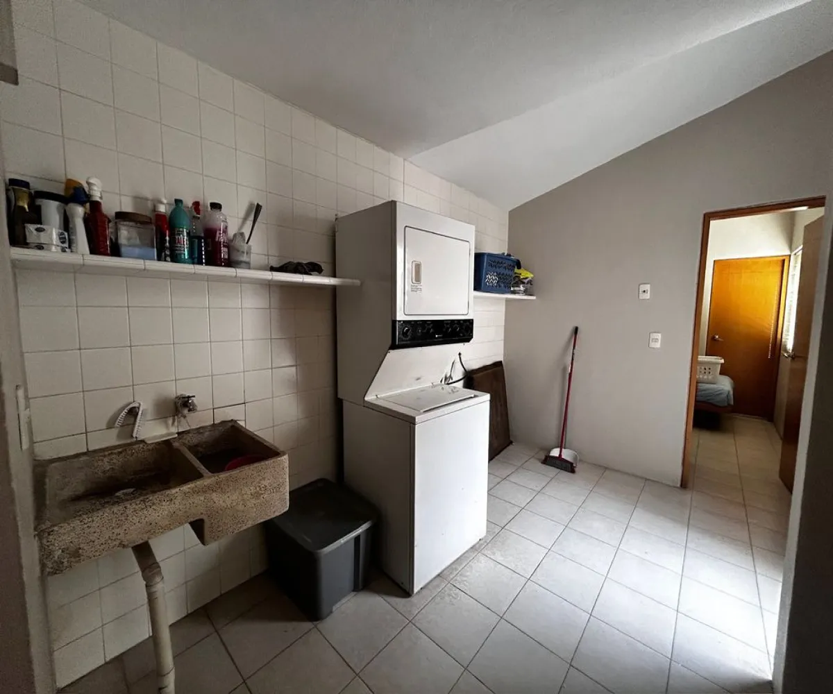 Casa En Venta,San Isidro,bosque de los colomos 47, Zapopan, Jalisco 45133, 5 Habitaciones,4 Baños,bosque de los colomos,2,p2WmpY9 Casa En Venta,San Isidro,bosque de los colomos 47, Zapopan, Jalisco 45133, 5 Habitaciones,4 Baños,bosque de los colomos,2,p2WmpY9