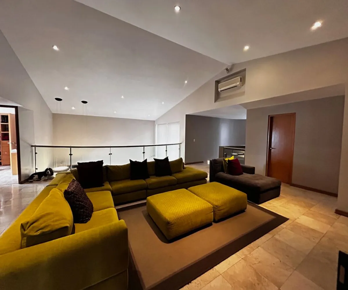 Casa En Venta,San Isidro,bosque de los colomos 47, Zapopan, Jalisco 45133, 5 Habitaciones,4 Baños,bosque de los colomos,2,p2WmpY9 Casa En Venta,San Isidro,bosque de los colomos 47, Zapopan, Jalisco 45133, 5 Habitaciones,4 Baños,bosque de los colomos,2,p2WmpY9