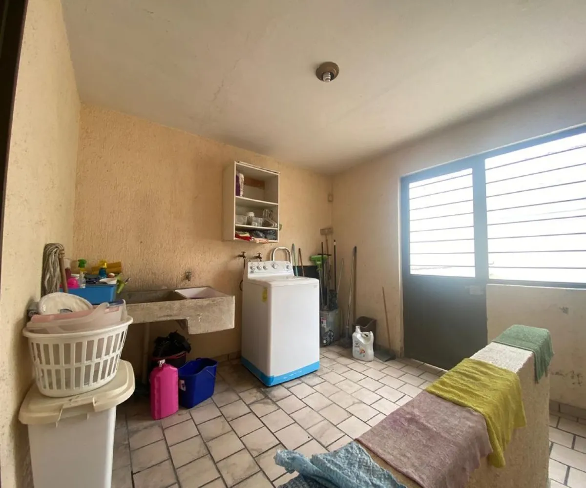 Casa En Venta,Jardines Del Sol,Av. Moctezuma 4618, Zapopan, Jalisco 45050, 4 Habitaciones,5 Baños,Av. Moctezuma ,2,pw6enhy Casa En Venta,Jardines Del Sol,Av. Moctezuma 4618, Zapopan, Jalisco 45050, 4 Habitaciones,5 Baños,Av. Moctezuma ,2,pw6enhy