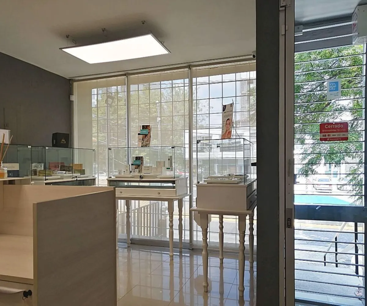 Oficina En Venta,Arcos Vallarta,Avenida Miguel Hidalgo y Costilla 2091, Guadalajara, Jalisco 44130,2 Baños,Avenida Miguel Hidalgo y Costilla,1,pcedNox