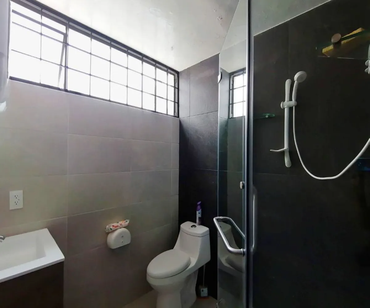 Oficina En Venta,Arcos Vallarta,Avenida Miguel Hidalgo y Costilla 2091, Guadalajara, Jalisco 44130,2 Baños,Avenida Miguel Hidalgo y Costilla,1,pcedNox