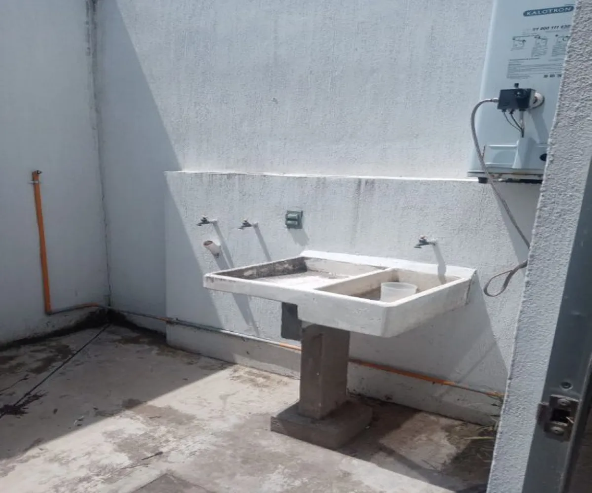 Casa En Venta,Fracc Valle De Las Flores,Avenida Valle de Tlajomulco 82, Tlajomulco de Zúñiga, Jalisco 45640, 3 Habitaciones,2 Baños,Avenida Valle de Tlajomulco,2,pFFuZFZ